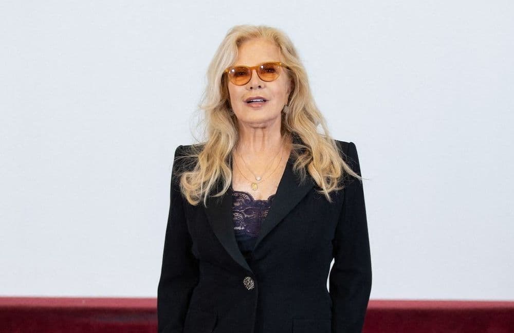 « Elle semble tenir ça de mon grand-père » : Sylvie Vartan évoque la carrière de sa petite-fille, Ilona Smet