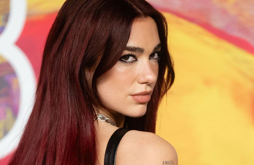 Transformée, Dua Lipa succombe à son tour à cette tendance sourcils étonnante