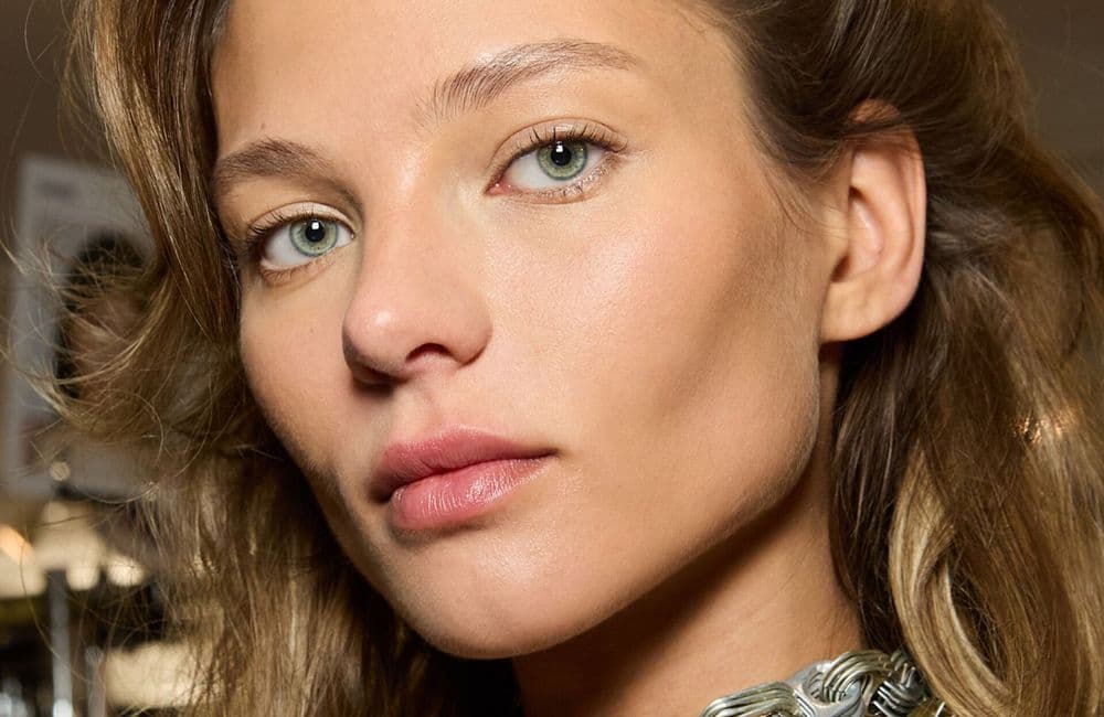 Cette maquilleuse de célébrités a la solution la plus simple pour un maquillage naturel