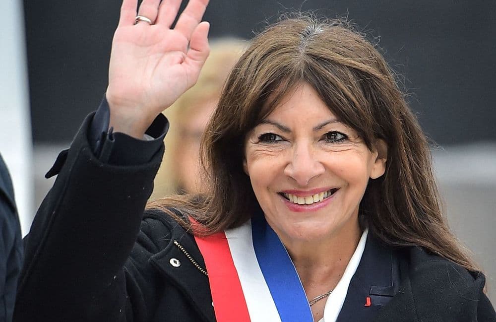 Anne Hidalgo : que cache sa veste rose dans les pages de « Vogue » ?