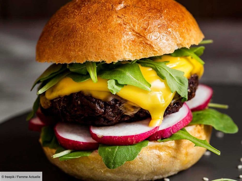 Fromage pour hamburger : lequel choisir et la super astuce pour qu’il soit bien fondu
