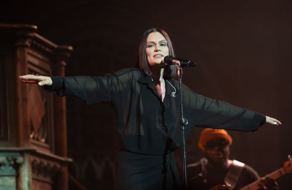 Jessie J face au cancer : la chanteuse donne de ses nouvelles après un passage à l'hôpital