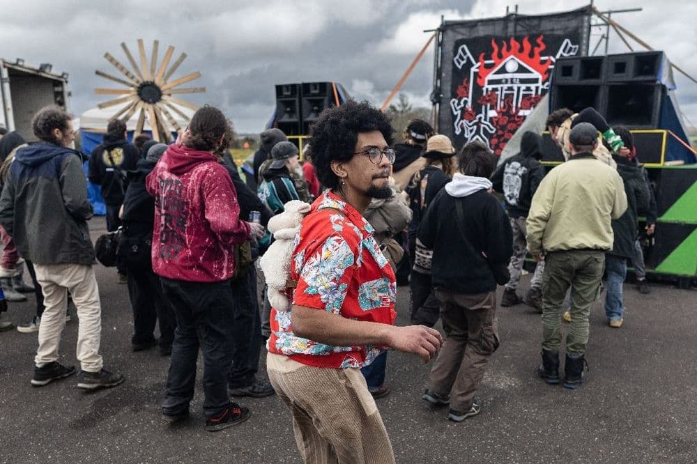 Une rave party rassemble plus de 8.000 personnes en Bretagne