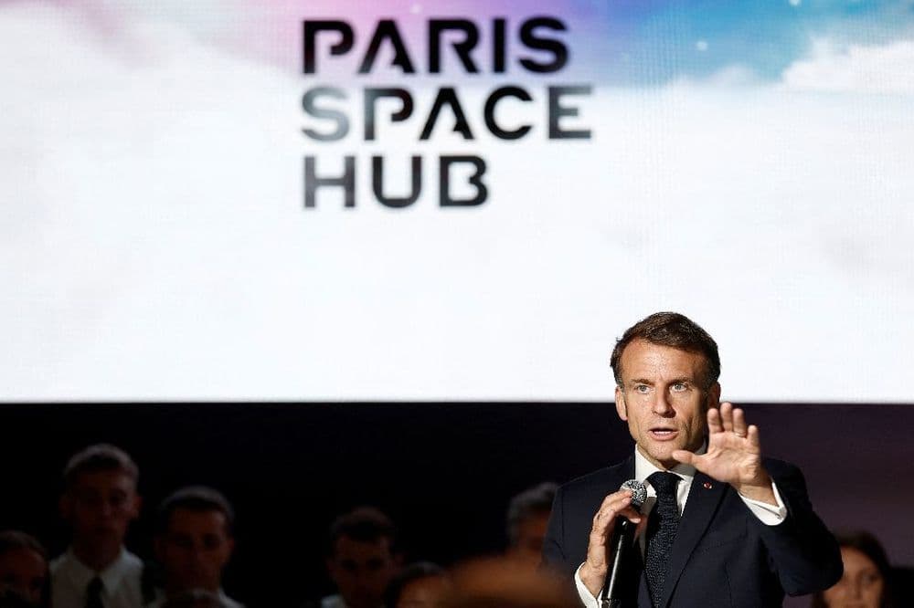 Espace: Macron appelle l'Europe à mener une "reconquête à marche forcée"