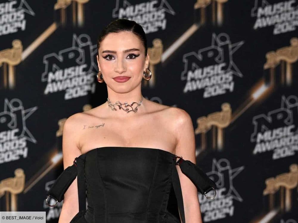 “Vous pensez qu'il est amoureux ?” : Lénie très proche d’un chanteur aux NRJ Music Awards 2024, les internautes n’en reviennent pas !