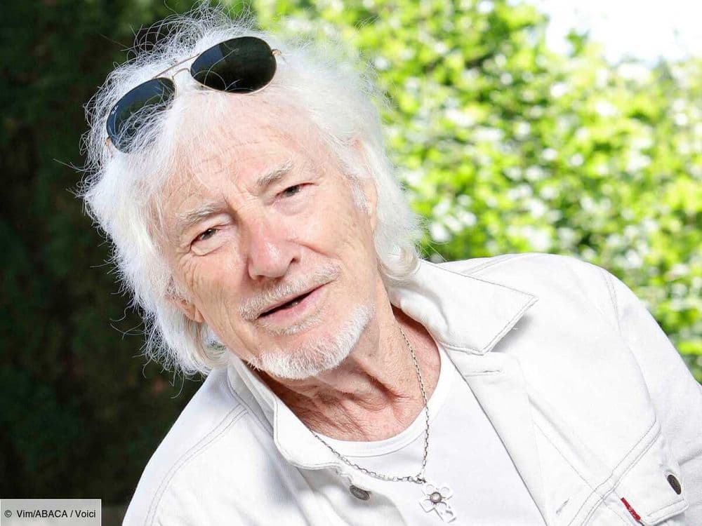 "Je suis énurétique" : Hugues Aufray se livre sur un lourd traumatisme d'enfance
