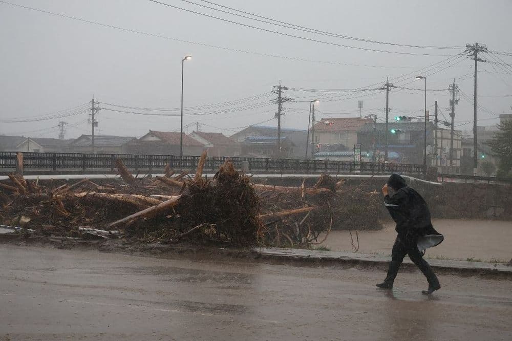 Japon: inondations et glissements de terrain font un mort, six disparus