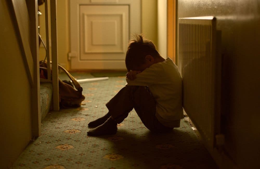 L'édito de ELLE : Enfants maltraités, la culture du silence
