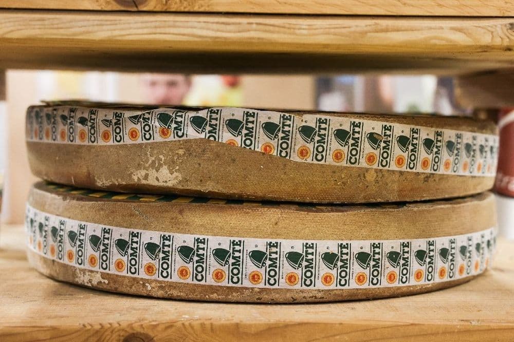 Le monde politique s'enflamme pour le comté
