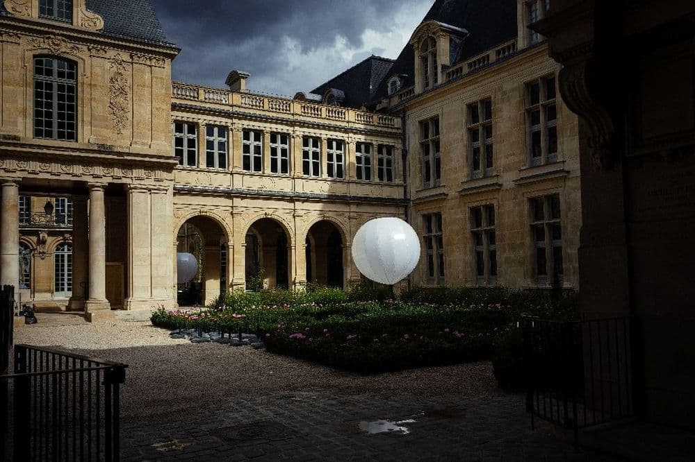 Guillotine et politique omniprésente: la Terreur exposée à Paris