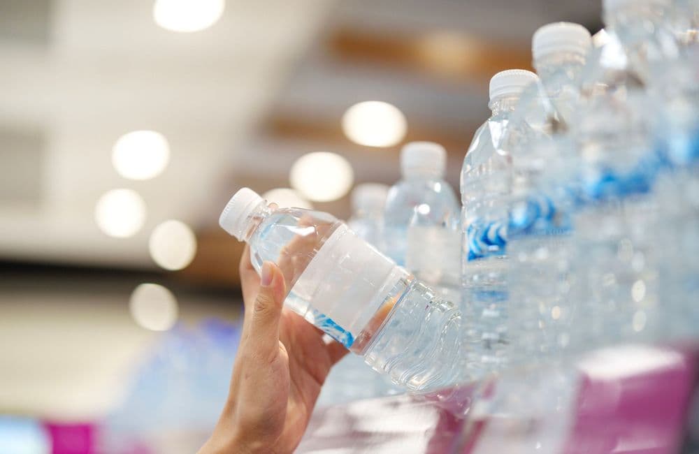 Voici les quatre marques d’eau en bouteille les moins contaminées par les microparticules de plastique
