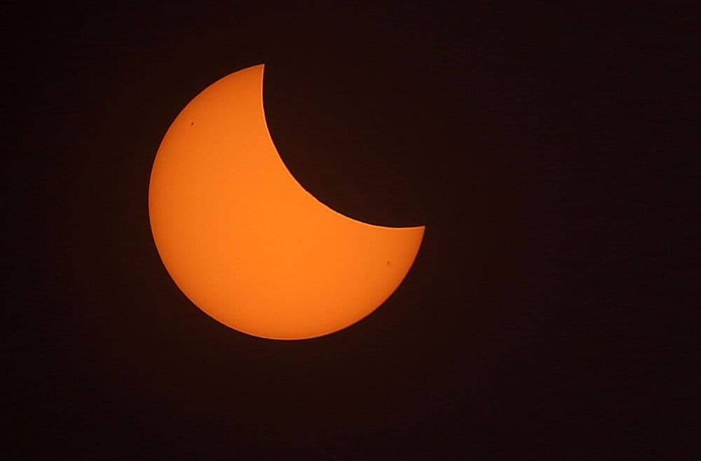 Le Soleil a rendez-vous avec la Lune pour une éclipse partielle