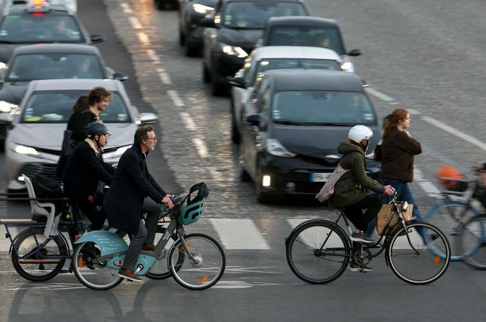 A Paris, la relation cyclistes-piétons en quête d'équilibre