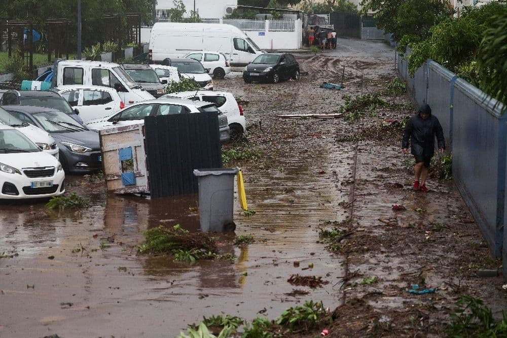 "Défigurée" par le cyclone Garance, La Réunion prend la mesure des dégâts