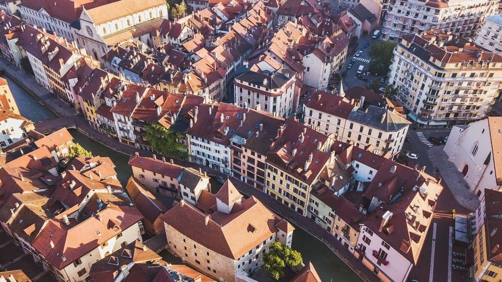 Immobilier à Annecy : le prix des maisons explose en mai !