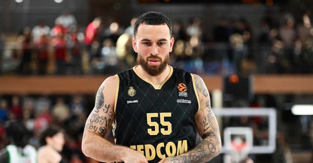 Mike James réintégré