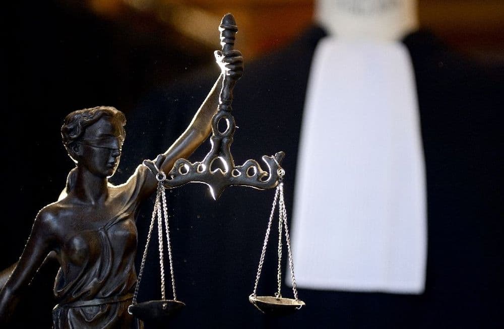 Procès de Valentin: l'adolescent "assume l'horreur d'avoir tué ses parents"