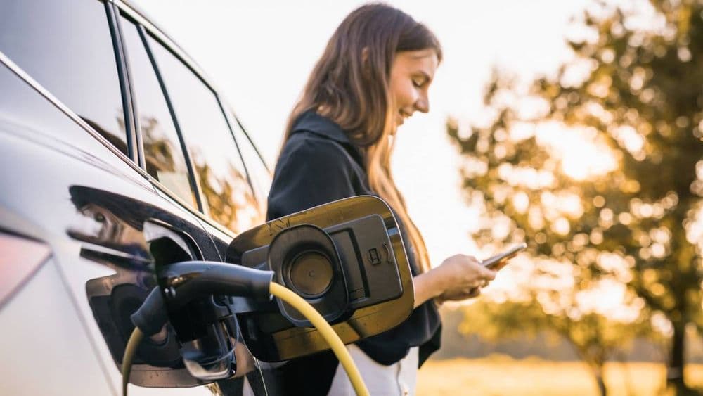 Voiture électrique à 100 euros par mois : des nouveautés pour en bénéficier en 2025