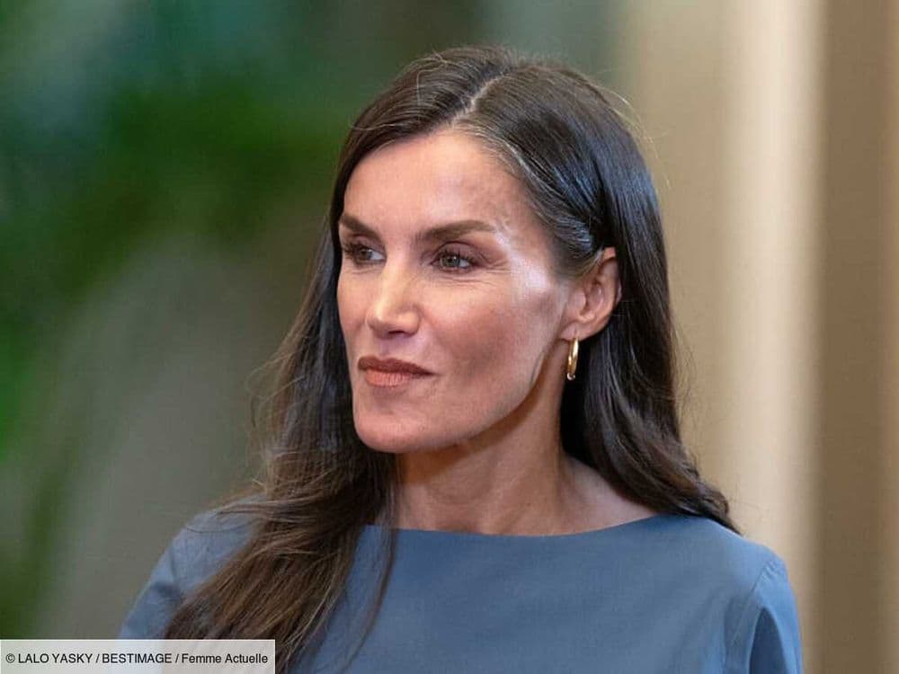 Letizia d’Espagne sublime à Madrid : sa robe bleue à smocks à l'effet corset sublime sa silhouette