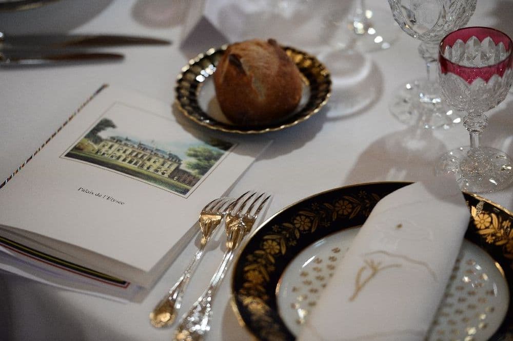 Plus de 4.000 menus présidentiels et royaux français arrachés aux enchères à Paris