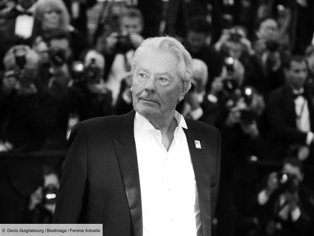 "Si je meurs avant lui, je demanderais au vétérinaire qu’on parte ensemble", que va finalement devenir Loubo, le chien d'Alain Delon ?