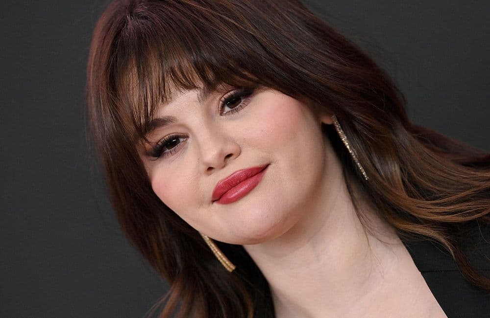 Selena Gomez craque pour cette coiffure bouffante des années 60