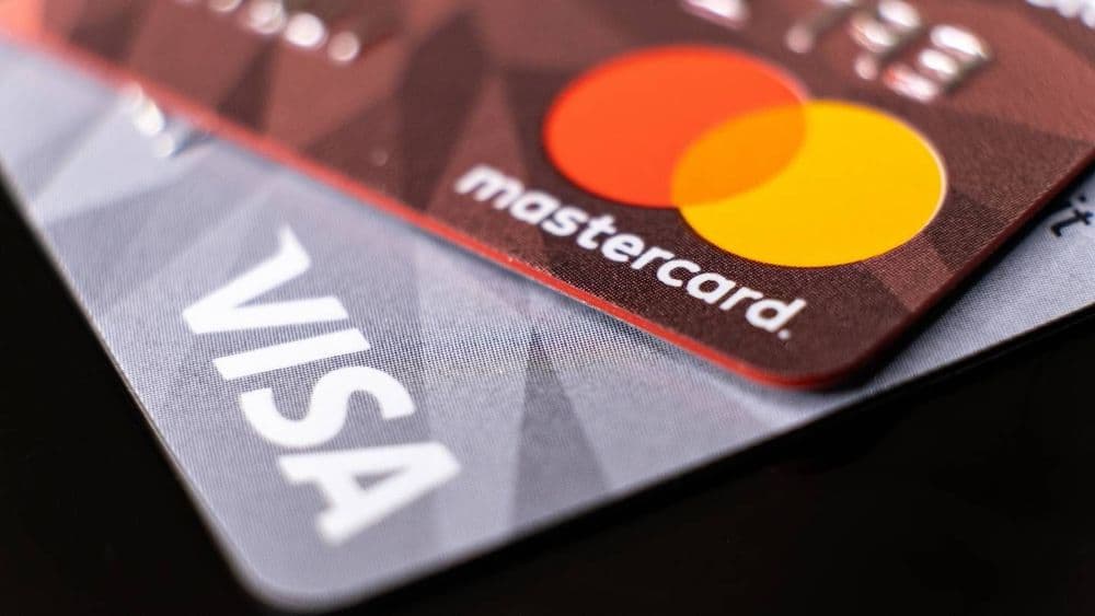 Carte bancaire : quel est le meilleur réseau, Visa ou Mastercard ?