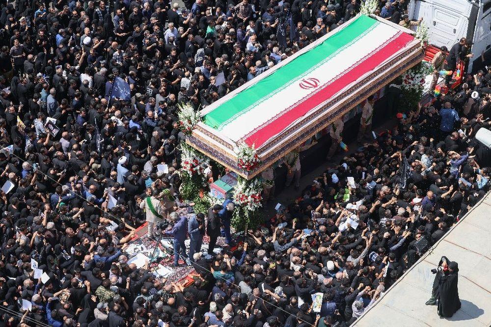 Iran: le président Raïssi inhumé dans sa ville natale