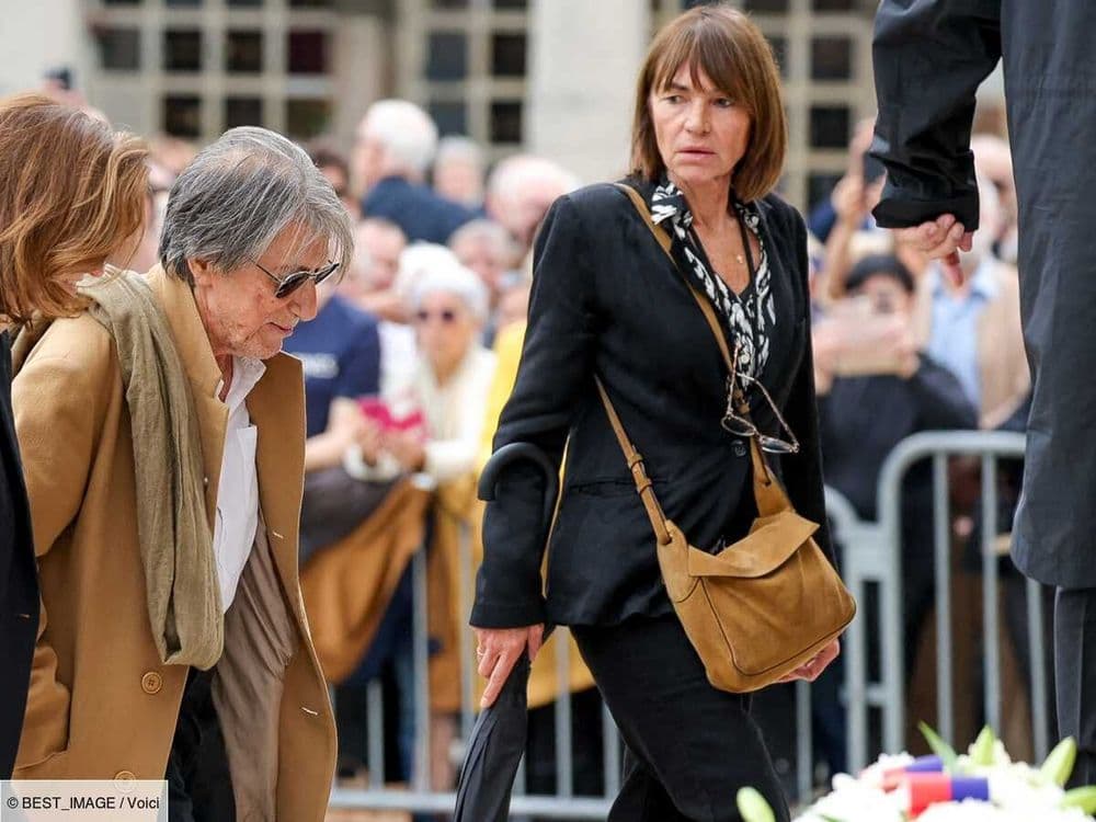 Obsèques de Françoise Hardy : la compagne de Jacques Dutronc, Sylvie Duval, présente pour soutenir le chanteur