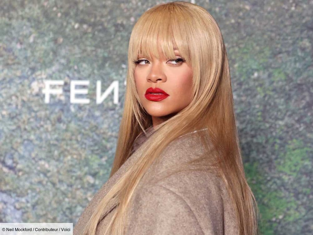 Rihanna abandonne les perruques et apparaît les cheveux au naturel pour la première fois depuis des années