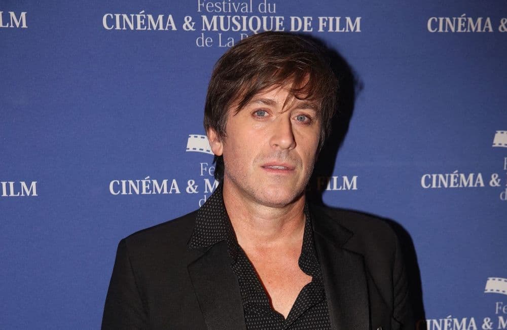 Thomas Dutronc revient sur la perte de sa mère Françoise Hardy : « Une expérience difficile et compliquée »