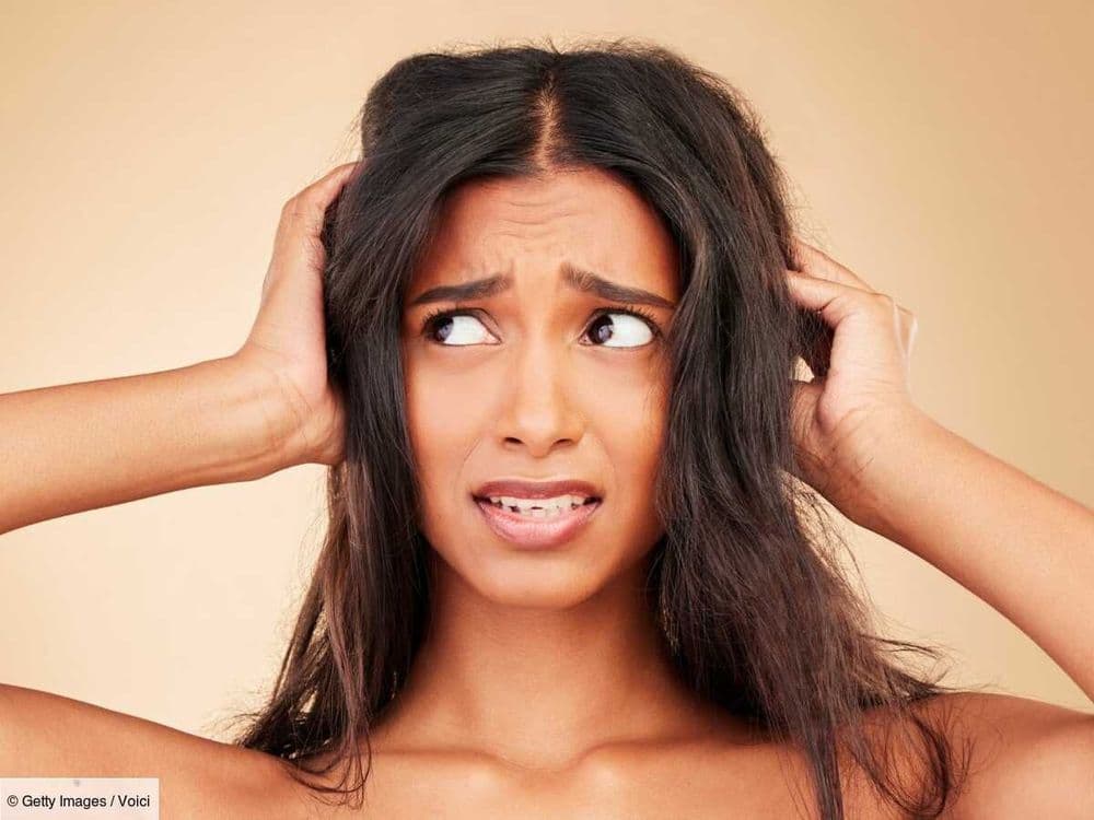 « J’ai tué mes cheveux » : cette technique anti-cheveux blancs avec une fourchette est à bannir