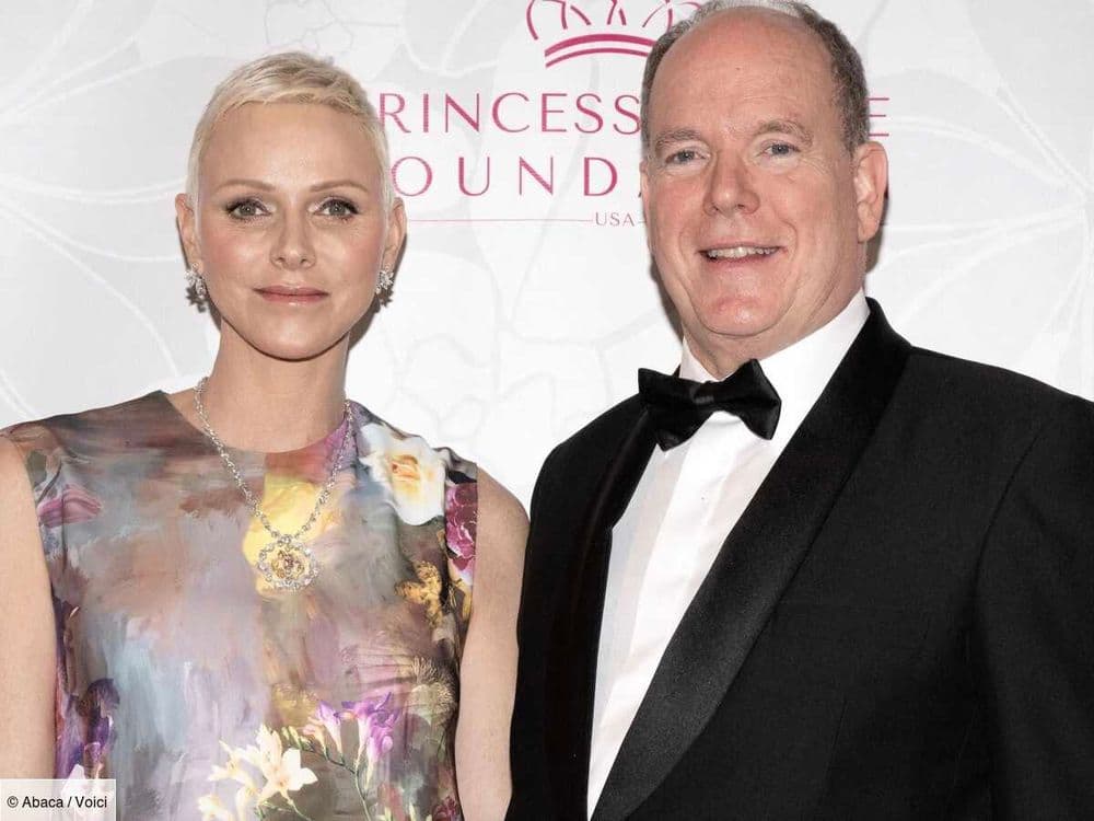 Charlene et Albert II réunis : ils posent pour leur traditionnelle carte de vœux de Noël avec leurs jumeaux, Jacques et Gabriella