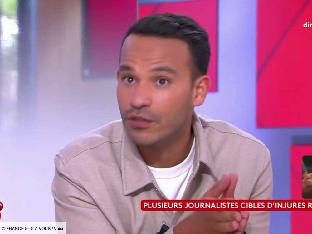 "Quatre à cinq fois par jour" : Mohamed Bouhafsi ému en évoquant les messages à caractère raciste qu'il reçoit (ZAPTV)