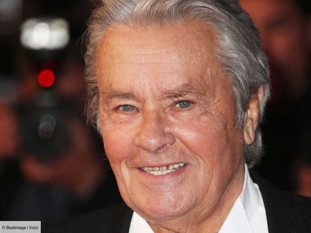 Alain Delon : qui était Nikos Papatakis, l’autre homme qui pourrait être le père d’Ari Boulogne ?