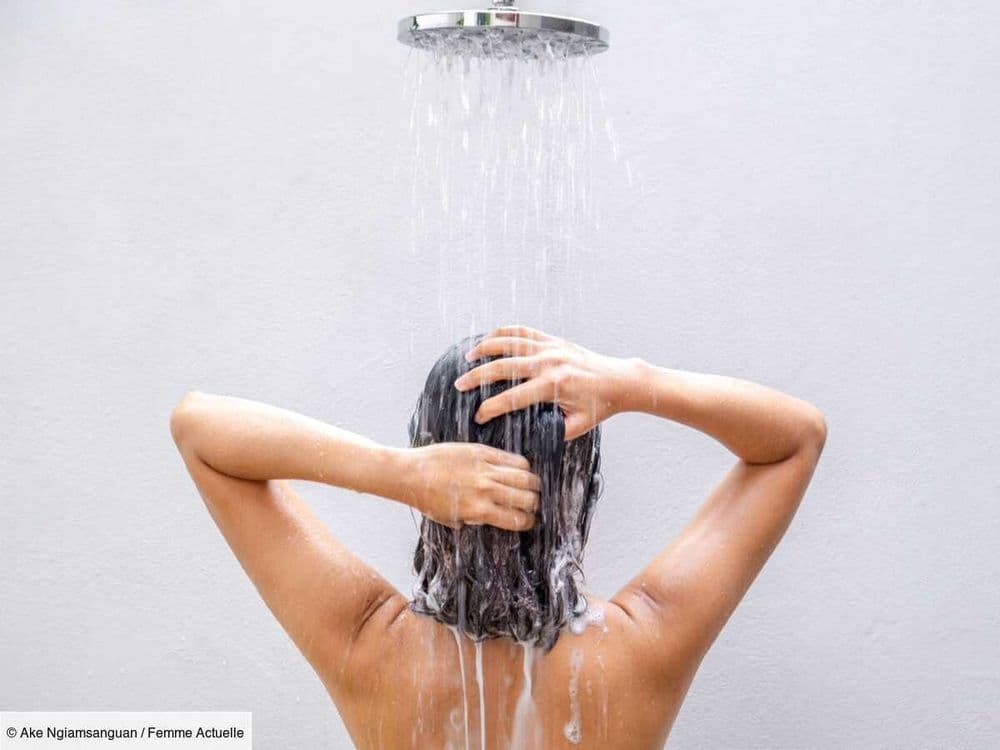 Faut-il se laver les cheveux tous les jours ? Une dermatologue répond