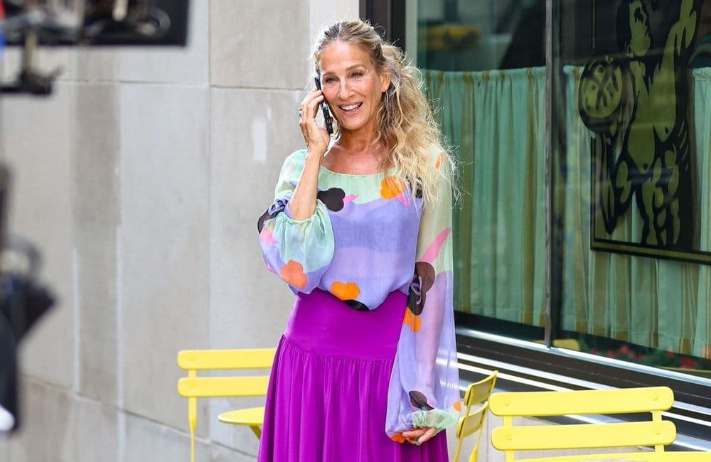 Sarah Jessica Parker reporte un haut iconique de Carrie Bradshaw