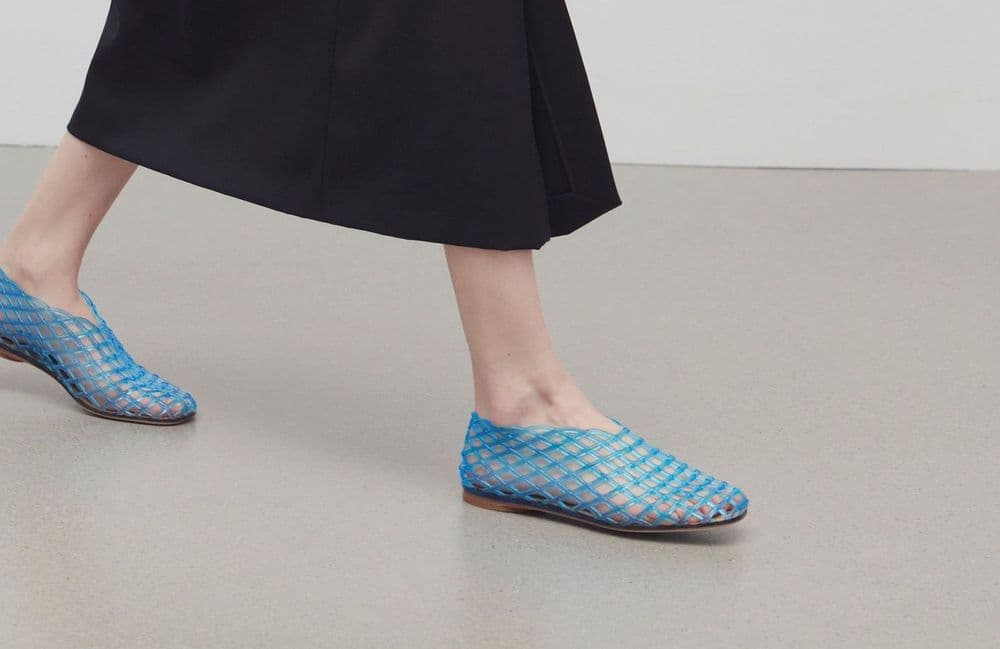 Sur les réseaux, ces « jelly shoes » vendues 990 euros sont l’obsession mode du moment