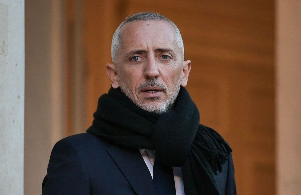 « Je l’aime comme un fou » : Gad Elmaleh se confie sur sa petite-fille Ely