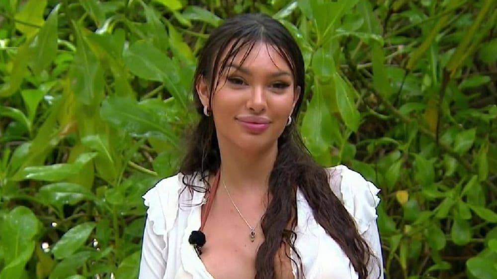 "Dommage, c'était mieux avant, au naturel" : Sandra de L'île de la tentation se dévoile avant ses chirurgies, les internautes hallucinent
