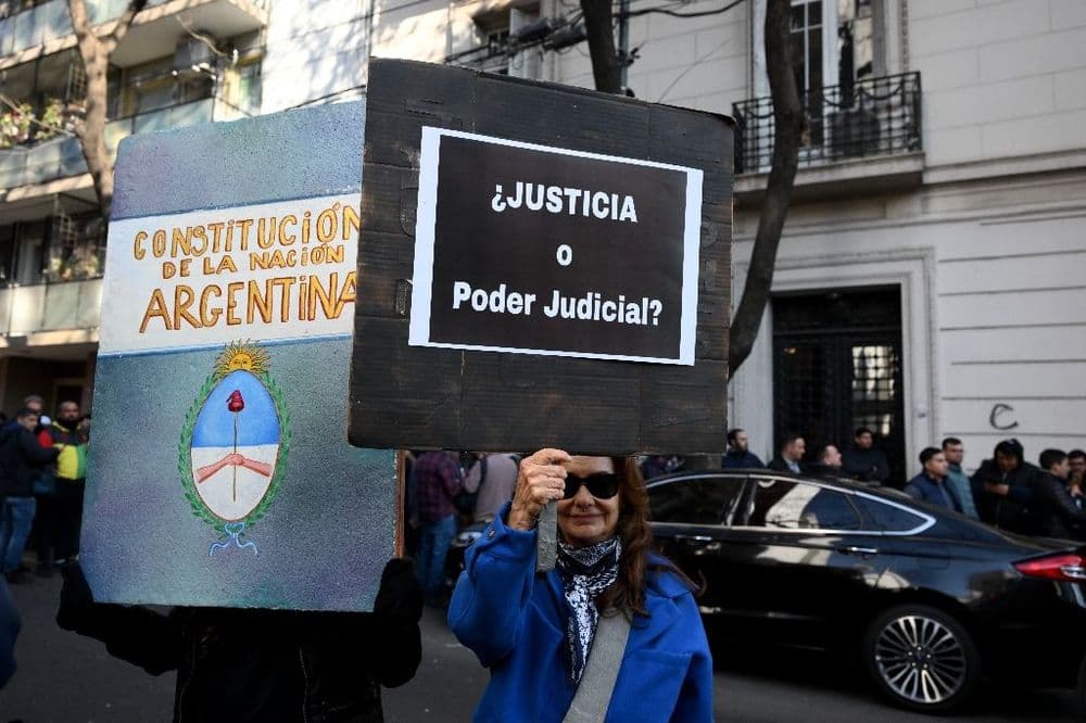 Argentine: Kirchner sollicite la détention à domicile après sa condamnation