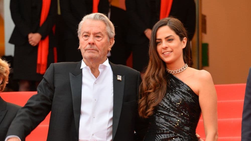 Anouchka Delon se confie sur la disparition de son père Alain Delon : “ Ils l’ont oublié”