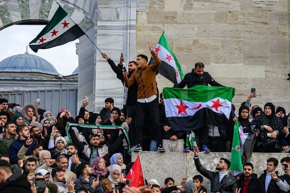 "L'impression de renaître": les Syriens d'Istanbul exultent après la chute d'Assad