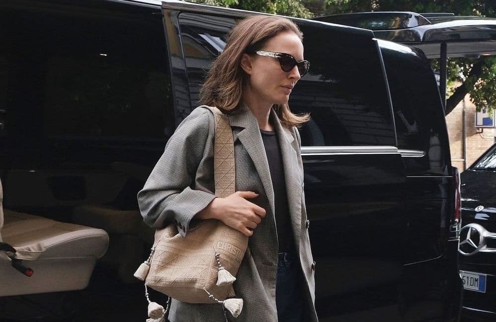 Natalie Portman succombe à son tour au jean le cool du printemps
