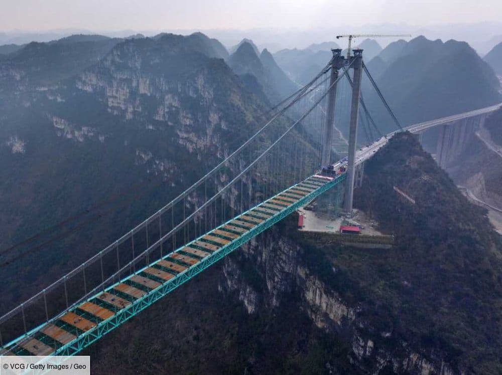 La Chine bâtit un pont haut de 625 mètres, mais d'autres "titans" de bétons peuplent le monde