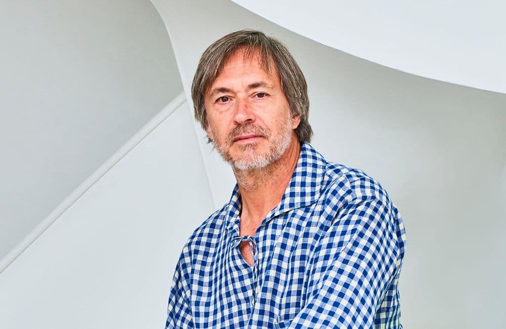 Rencontre avec le designer australien, Marc Newson : une monographie XXL pour le plus cher des designers contemporains