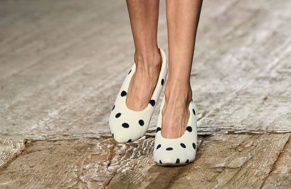 Cet imprimé rétro s’impose sur nos chaussures cette saison