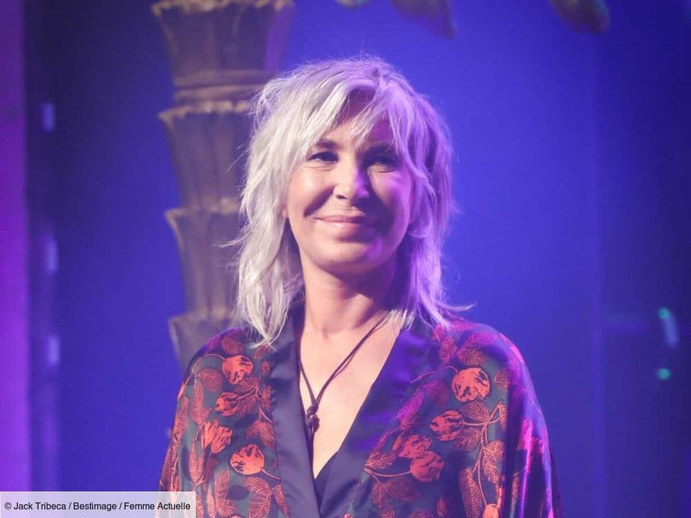 “Ça m'a donné un coup de vieux au niveau de la société” : Zazie revient sur sa décision d’apparaître avec des cheveux blancs