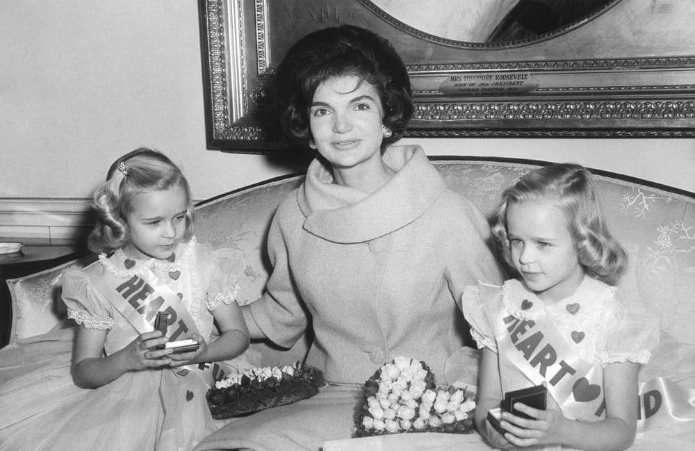 Cette actrice inattendue va jouer Jackie Kennedy Onassis dans la série “American Love Story”