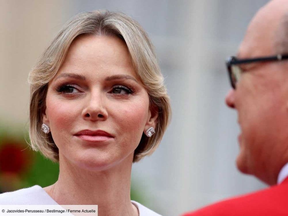 Vêtue d'un ensemble parme à la pointe de l'élégance, Charlène de Monaco célèbre la Fête nationale entourée de ses enfants et son époux